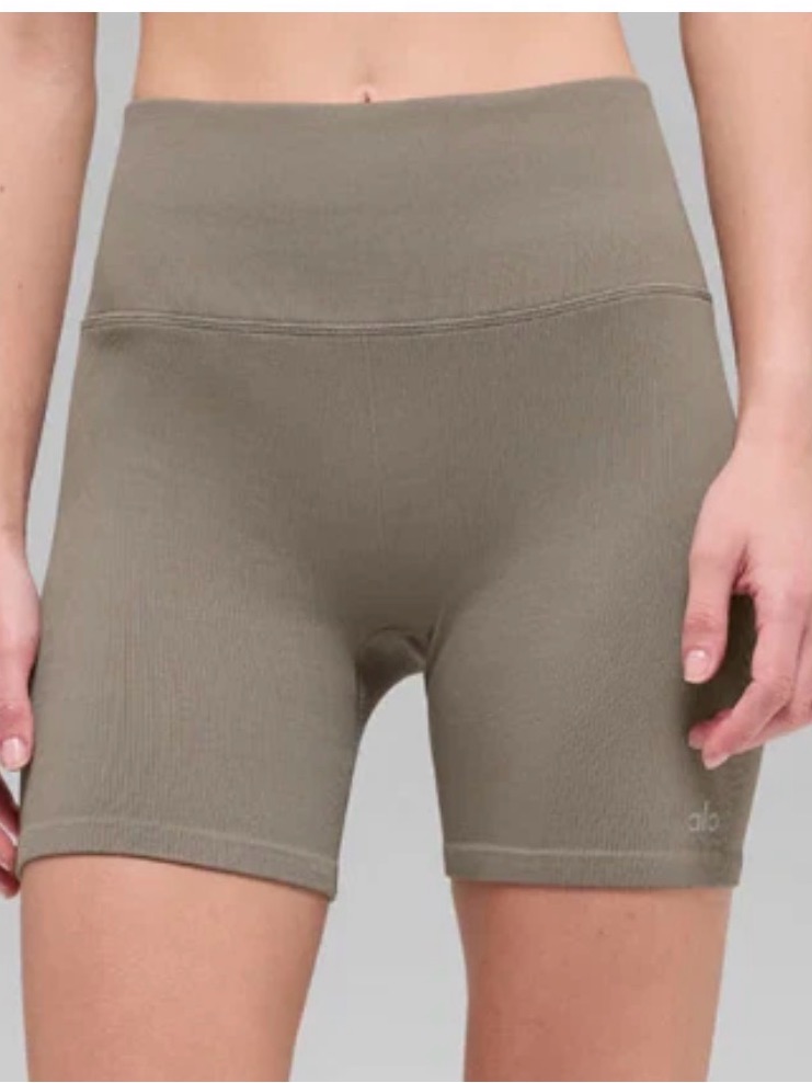 Alo Yoga Airlift Energy Short Women’s Small Light Cocoa Ribbed Biker Shorts New